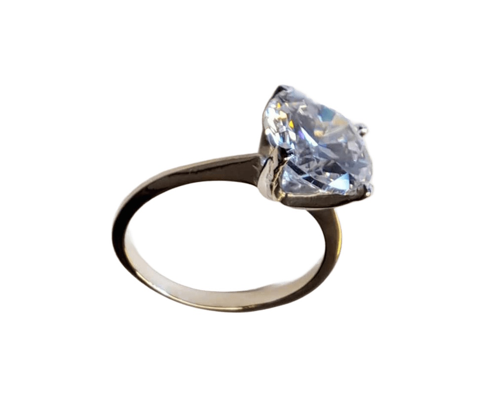 Fingerring mit Kristall