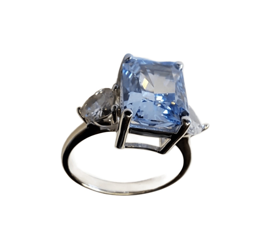 Fingerring mit Kristall