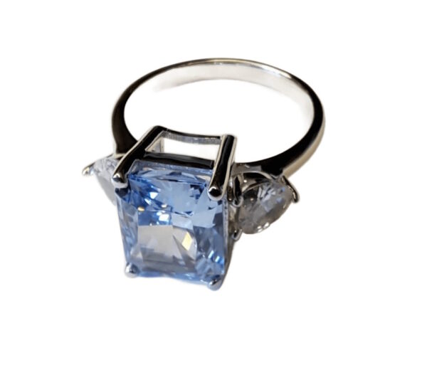 Fingerring mit Kristall