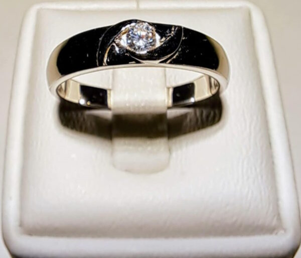 Fingerring mit Kristall