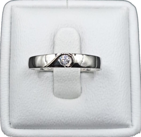 Fingerring mit Kristall
