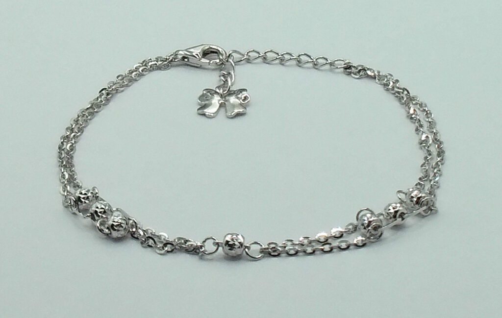 Armband mit Blüte