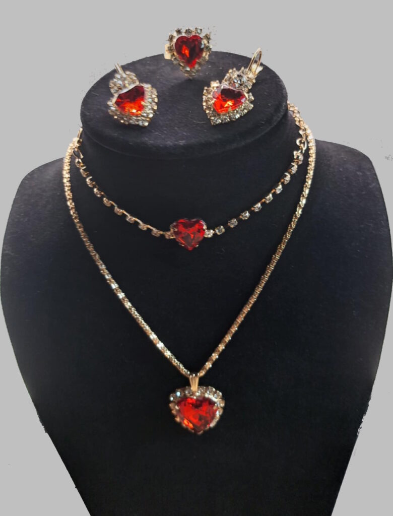 Schmuckset mit Rubinsteinen