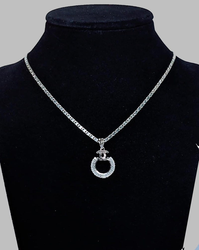 Halskette mit Ringanhänger