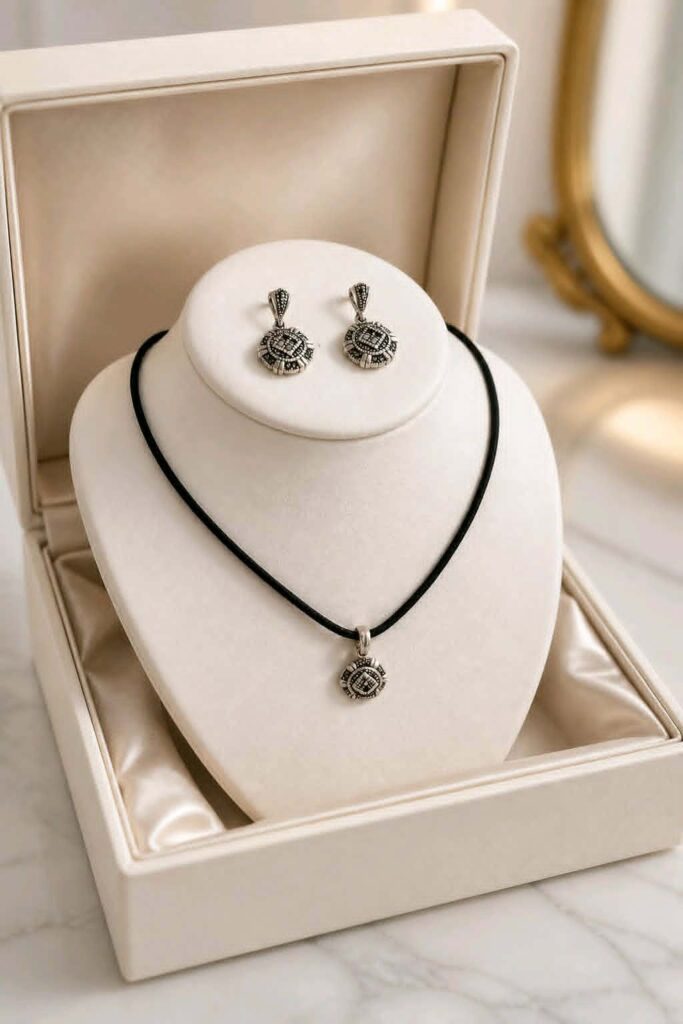 Schmuckset mit Medaillon