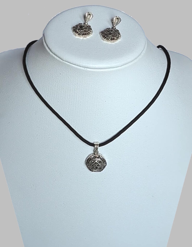 Schmuckset mit Medaillon