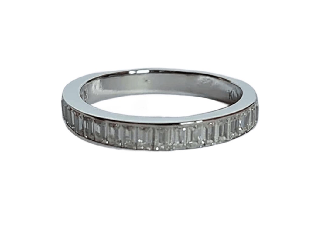 Fingerring mit Kristall-Dekor