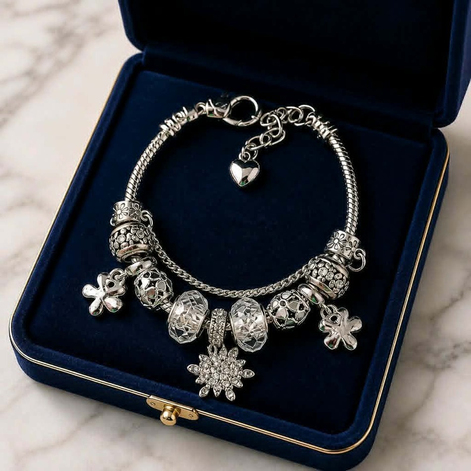 Armband mit Charm